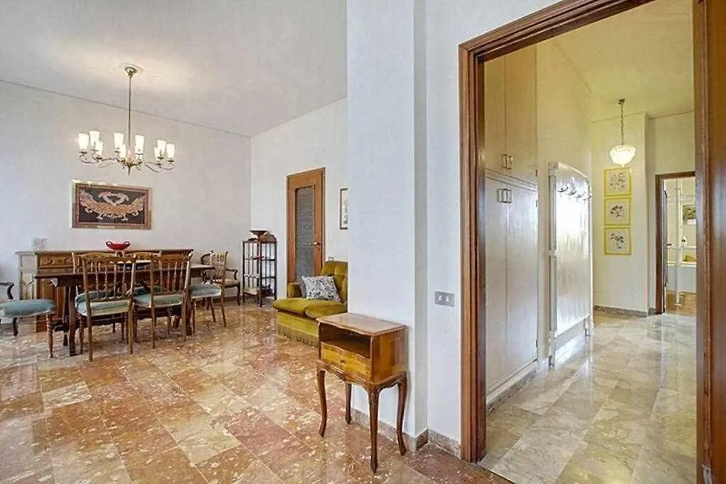 Frati Bigi With Two Bedrooms And Parking Floransa Daire