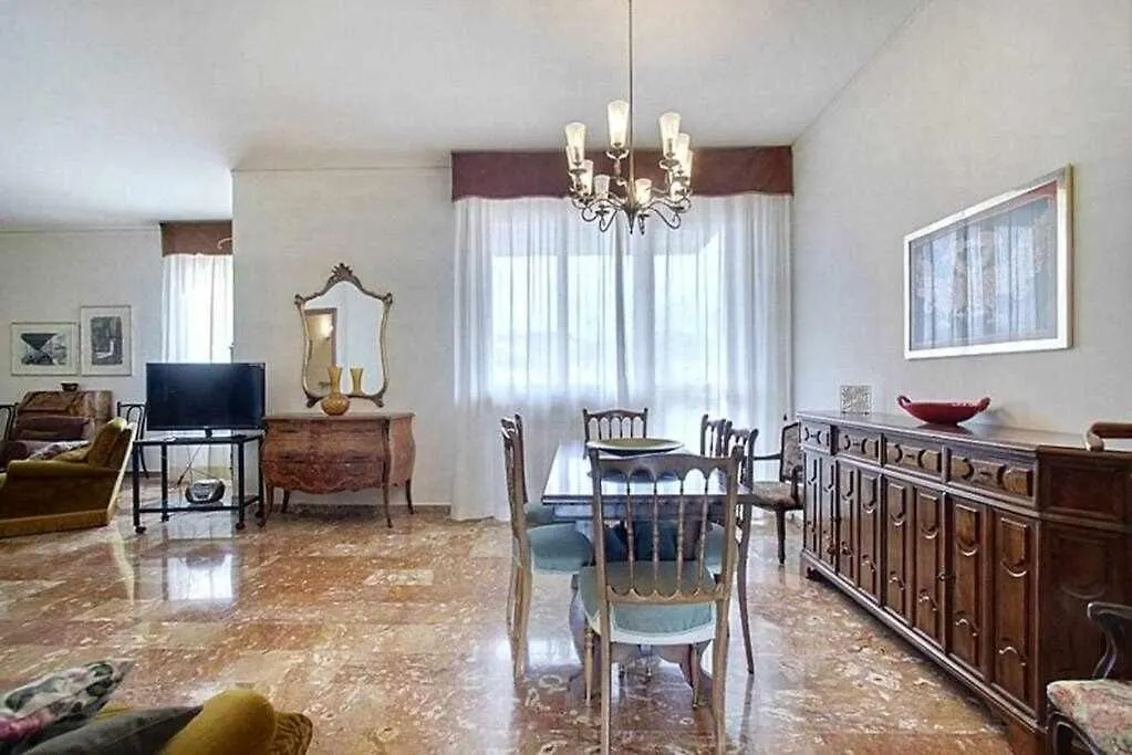 Frati Bigi With Two Bedrooms And Parking フィレンツェ 0*,  イタリア