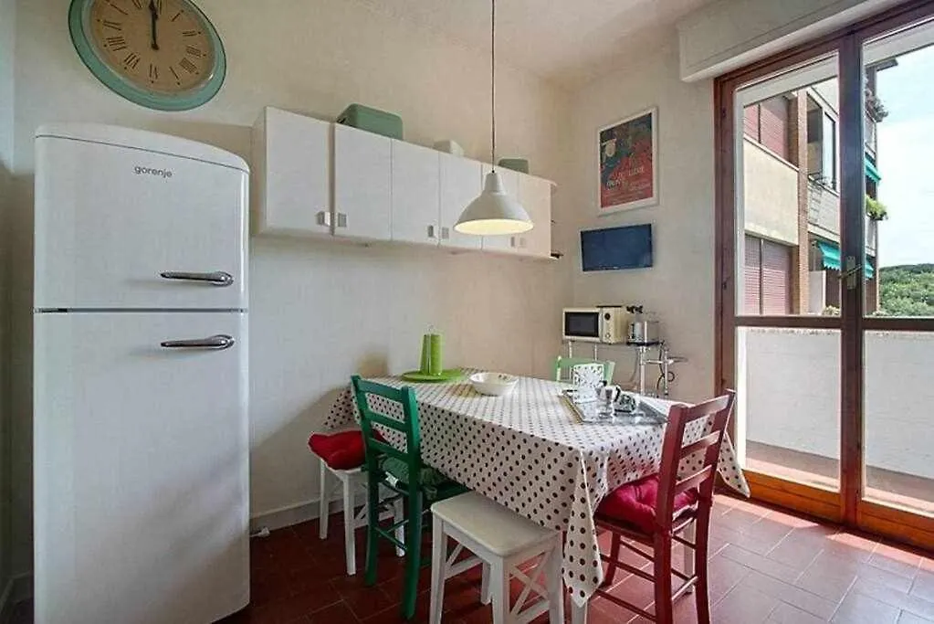アパート Frati Bigi With Two Bedrooms And Parking フィレンツェ
